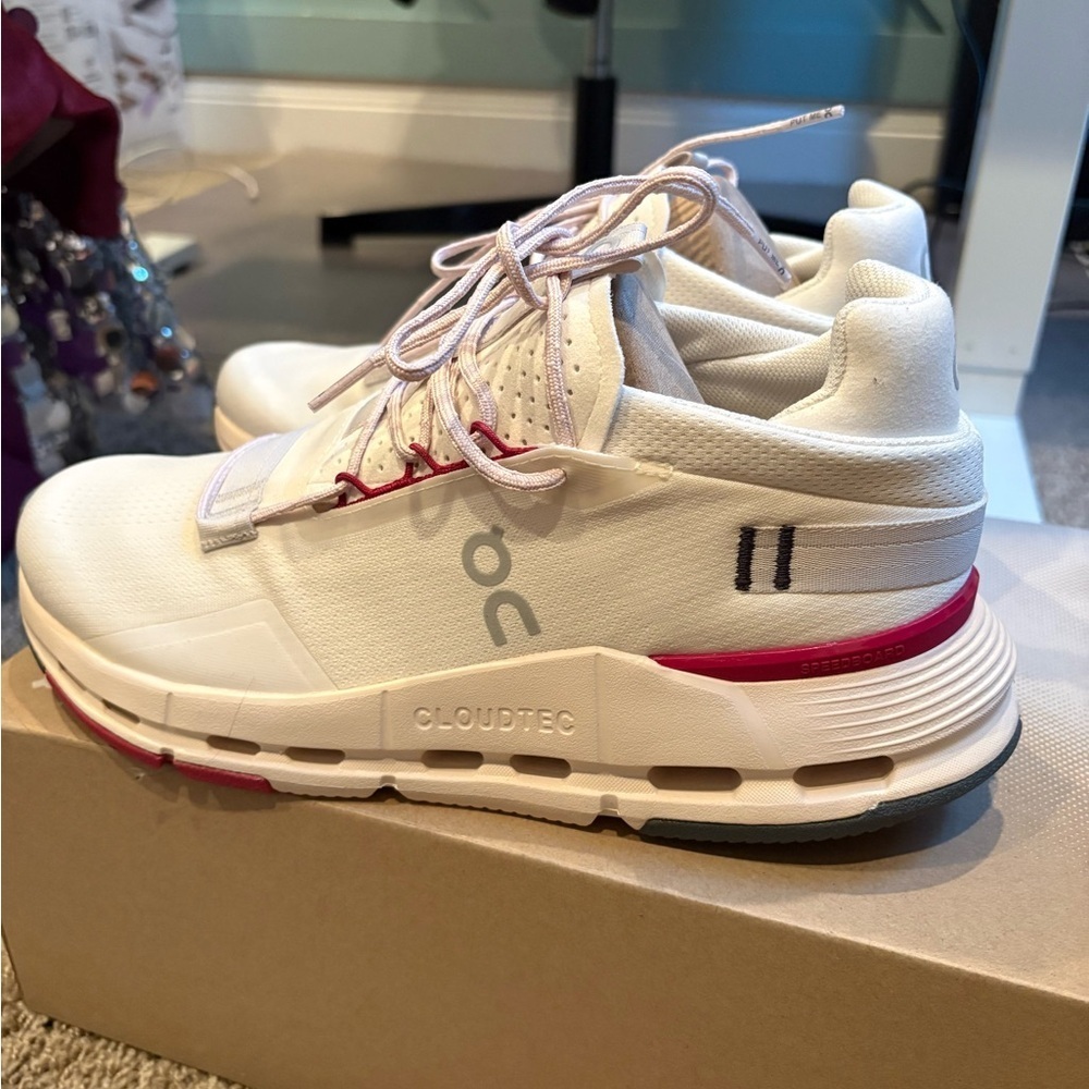 CloudNova 2 On Cloud Gym Shoe size 10 ivory/grenadine